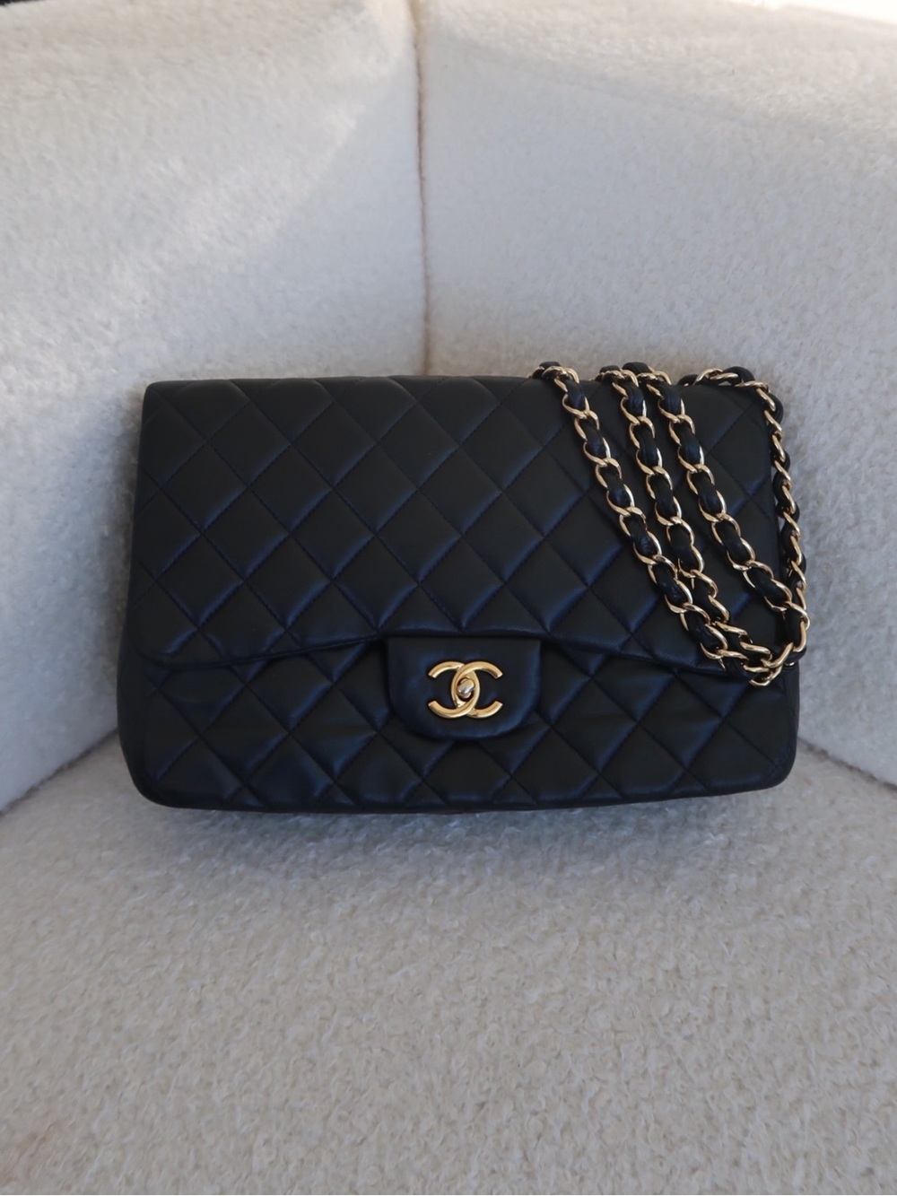 CHANEL Black Quilted Shoulder Bag with Gold Chain